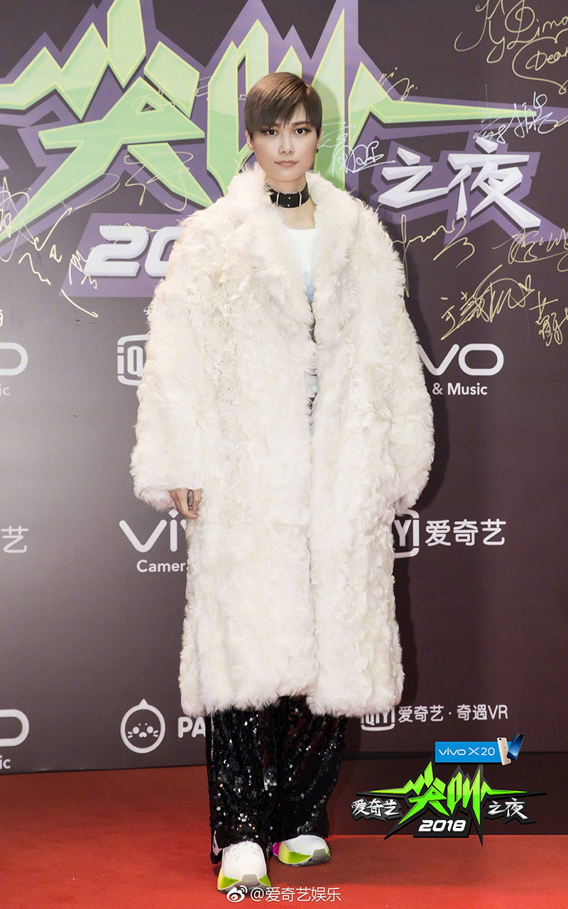 Thảm đỏ iQiYi: Dương Mịch cân cả dàn mỹ nhân Cbiz, bạn gái Trương Hàn nhan sắc ngày càng lên hương Thảm đỏ iQiYi: Dương Mịch cân cả dàn mỹ nhân Cbiz, bạn gái Trương Hàn nhan sắc ngày càng lên hương